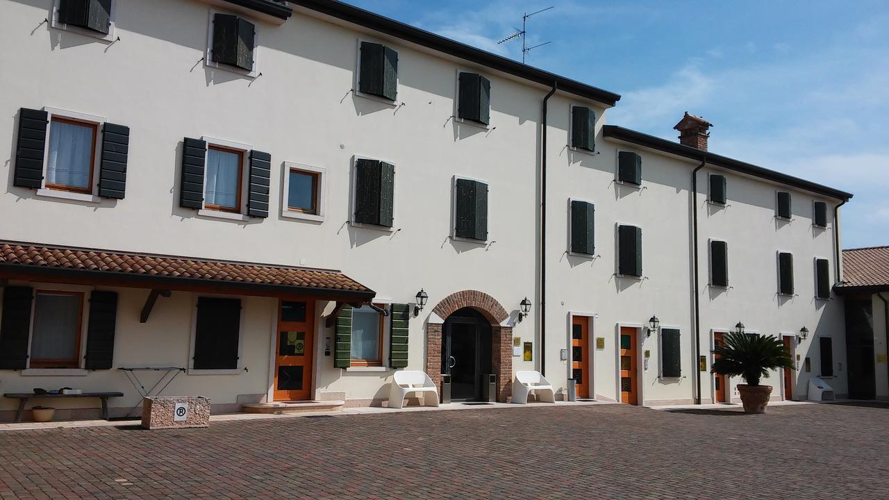Relais Corte Pontigliardo Hotel *